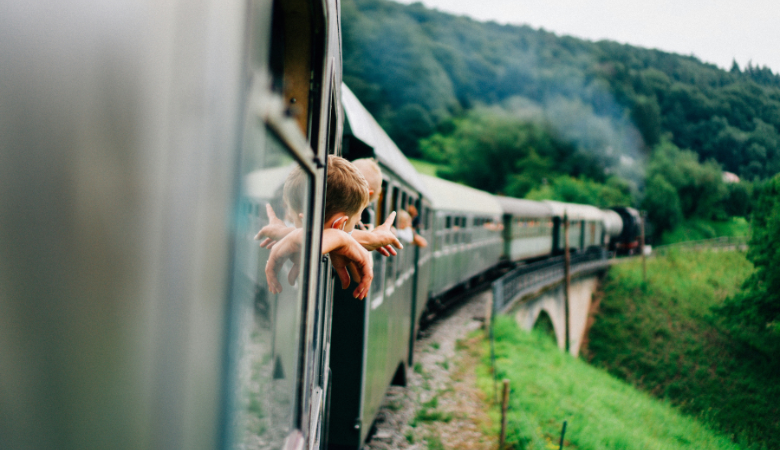Estación de tren Vigo Urzaiz verano 2025: partir desde Vigo. Foto de Christian Lue.
