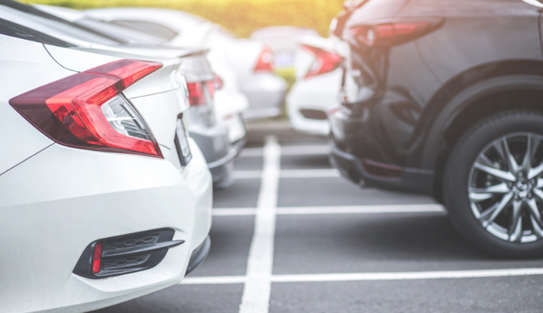 Cómo aparcar un coche 2025: cómo aparcar bien.